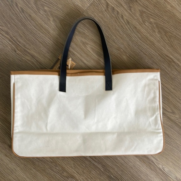 Poolside Tote - Picture 3 of 4